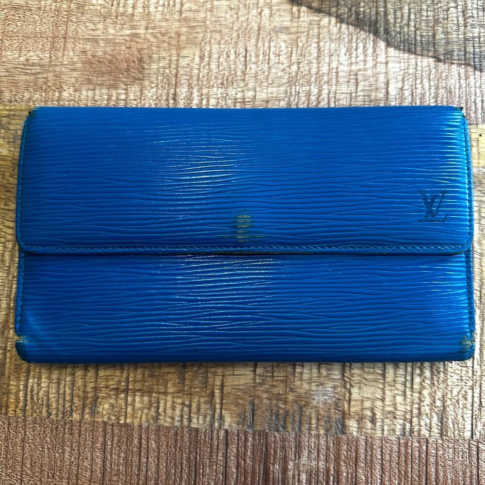 LOUIS VUITTON Blue Epi Leather International Long Wallet